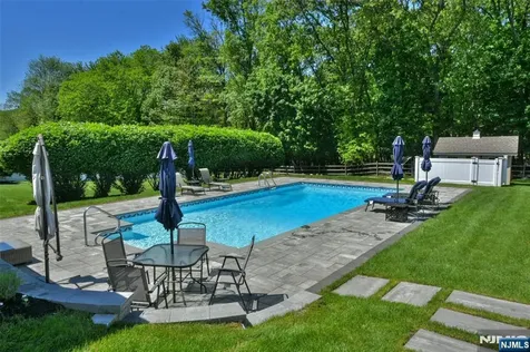 789 Charnwood Drive Wyckoff NJ 07481