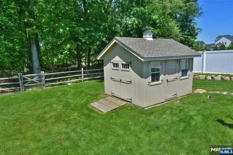 789 Charnwood Drive Wyckoff NJ 07481