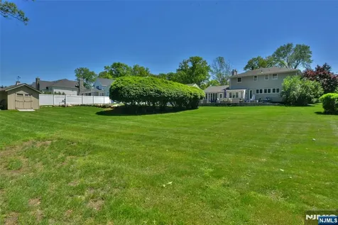 789 Charnwood Drive Wyckoff NJ 07481