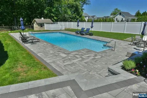 789 Charnwood Drive Wyckoff NJ 07481