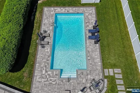 789 Charnwood Drive Wyckoff NJ 07481