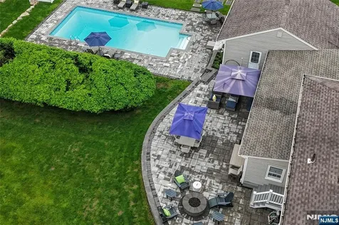 789 Charnwood Drive Wyckoff NJ 07481