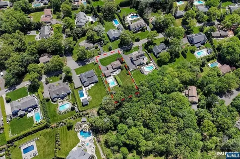 789 Charnwood Drive Wyckoff NJ 07481