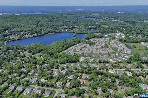 789 Charnwood Drive Wyckoff NJ 07481
