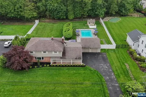 789 Charnwood Drive Wyckoff NJ 07481