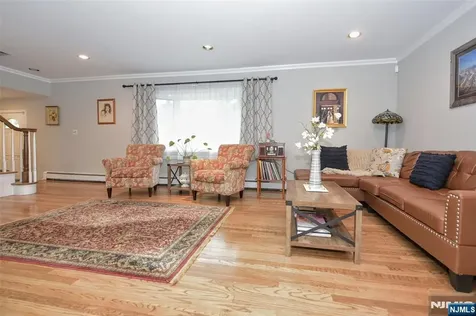 789 Charnwood Drive Wyckoff NJ 07481