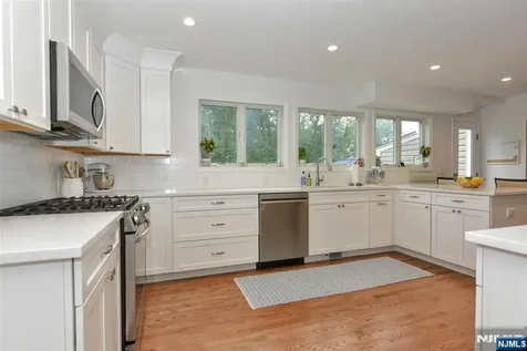 789 Charnwood Drive Wyckoff NJ 07481