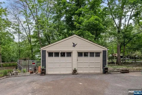 622 E Saddle River Road Ho-ho-kus NJ 07423