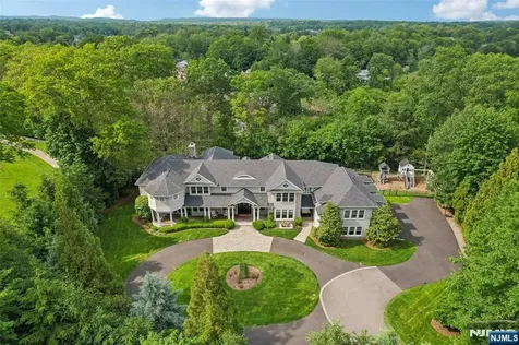 1021 Hillcrest Road Ridgewood NJ 07450