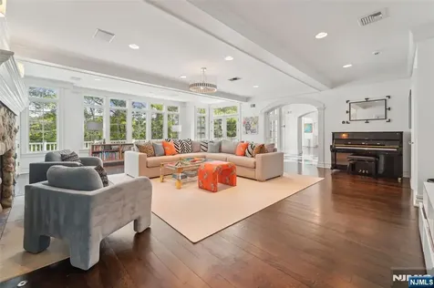 1021 Hillcrest Road Ridgewood NJ 07450