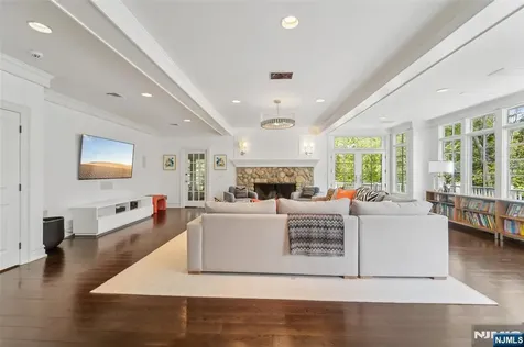 1021 Hillcrest Road Ridgewood NJ 07450
