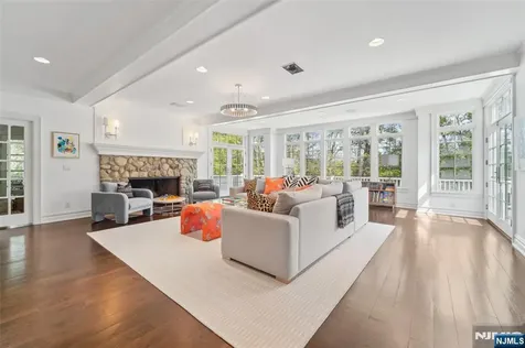 1021 Hillcrest Road Ridgewood NJ 07450