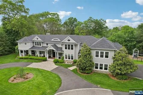 1021 Hillcrest Road Ridgewood NJ 07450