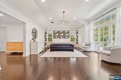 1021 Hillcrest Road Ridgewood NJ 07450