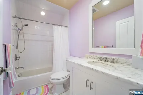 1021 Hillcrest Road Ridgewood NJ 07450