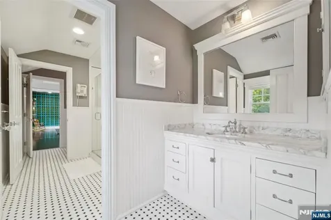 1021 Hillcrest Road Ridgewood NJ 07450