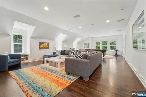 1021 Hillcrest Road Ridgewood NJ 07450