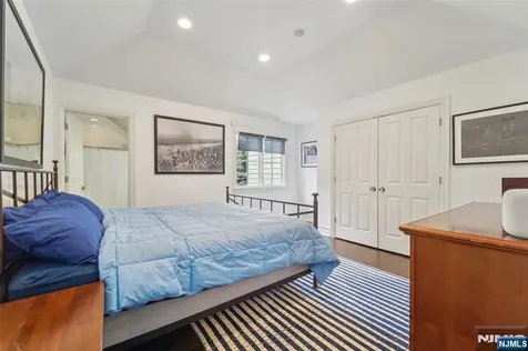 1021 Hillcrest Road Ridgewood NJ 07450