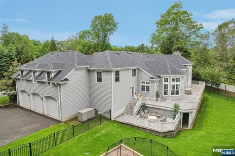 1021 Hillcrest Road Ridgewood NJ 07450