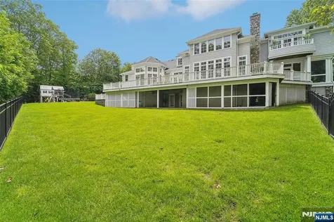 1021 Hillcrest Road Ridgewood NJ 07450