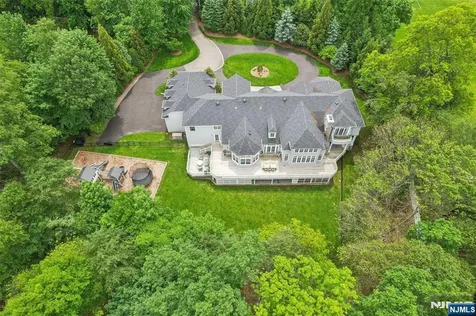 1021 Hillcrest Road Ridgewood NJ 07450