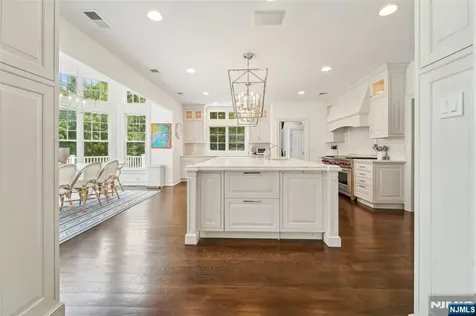 1021 Hillcrest Road Ridgewood NJ 07450