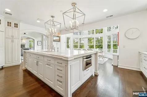 1021 Hillcrest Road Ridgewood NJ 07450