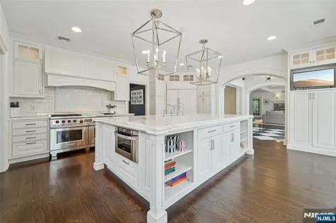 1021 Hillcrest Road Ridgewood NJ 07450