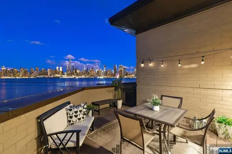 1 Oxford Landing Weehawken NJ 07086