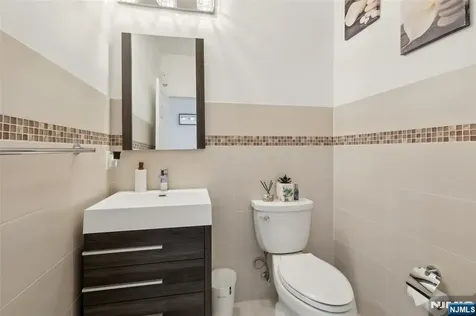 286 Roslyn Court West New York NJ 07093