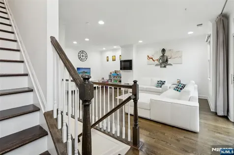 286 Roslyn Court West New York NJ 07093