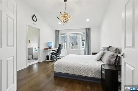 286 Roslyn Court West New York NJ 07093