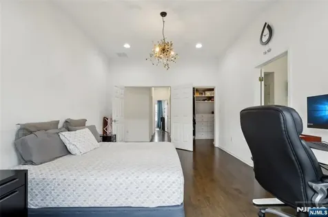 286 Roslyn Court West New York NJ 07093