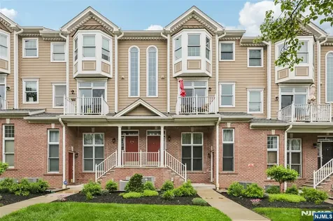 286 Roslyn Court West New York NJ 07093