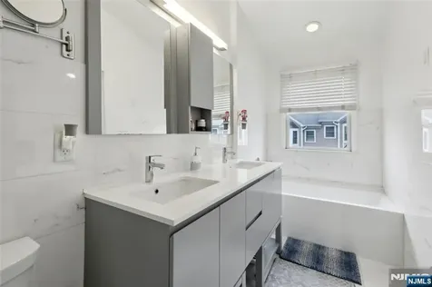 286 Roslyn Court West New York NJ 07093