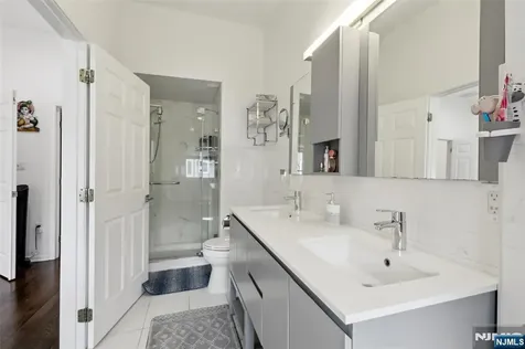 286 Roslyn Court West New York NJ 07093