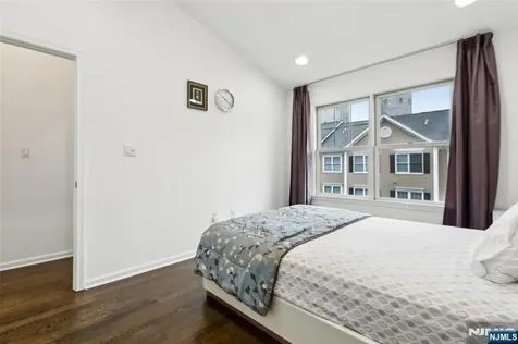 286 Roslyn Court West New York NJ 07093