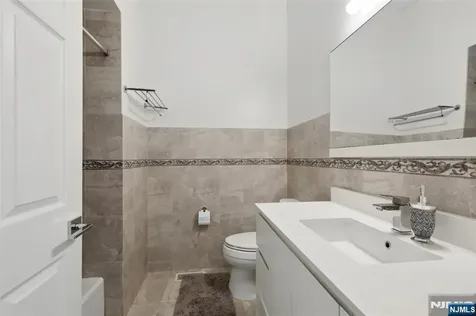 286 Roslyn Court West New York NJ 07093