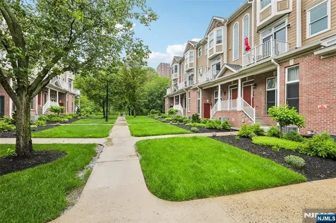 286 Roslyn Court West New York NJ 07093