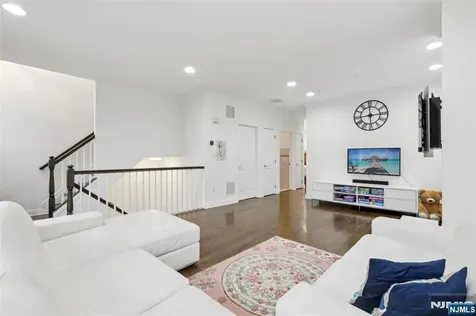 286 Roslyn Court West New York NJ 07093