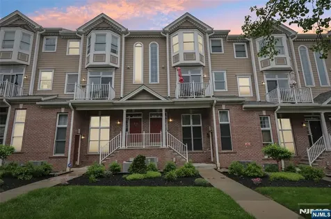 286 Roslyn Court West New York NJ 07093
