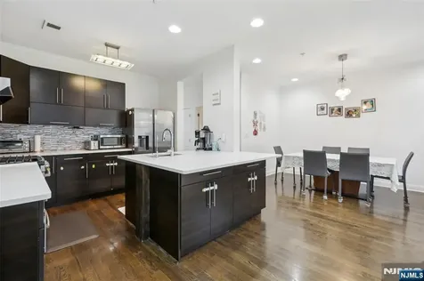 286 Roslyn Court West New York NJ 07093