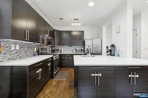 286 Roslyn Court West New York NJ 07093
