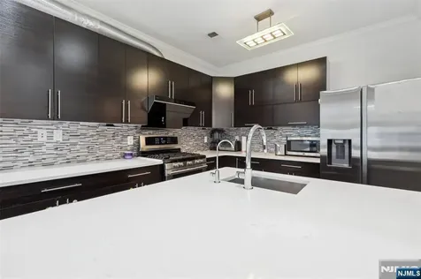 286 Roslyn Court West New York NJ 07093