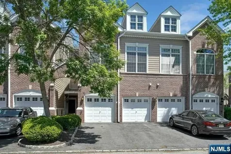 147 Lydia Drive Guttenberg NJ 07093