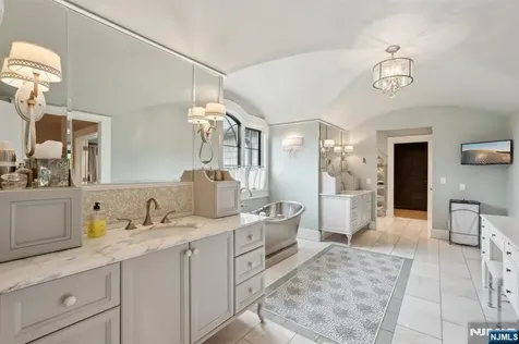 146 Chestnut Ridge Road Saddle River NJ 07458
