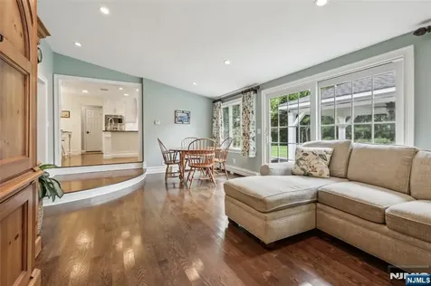 99 Algonquin Trail Oakland NJ 07436