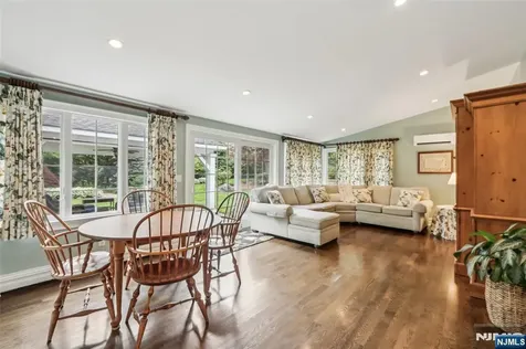 99 Algonquin Trail Oakland NJ 07436