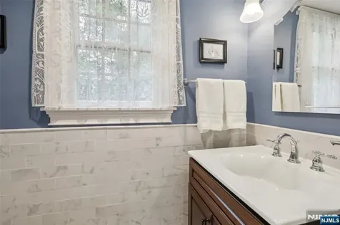 99 Algonquin Trail Oakland NJ 07436