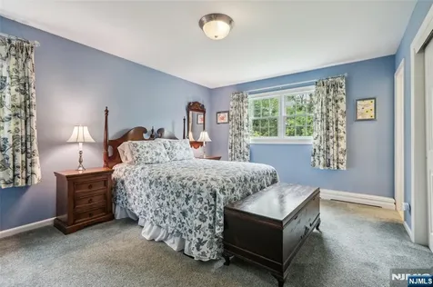 99 Algonquin Trail Oakland NJ 07436